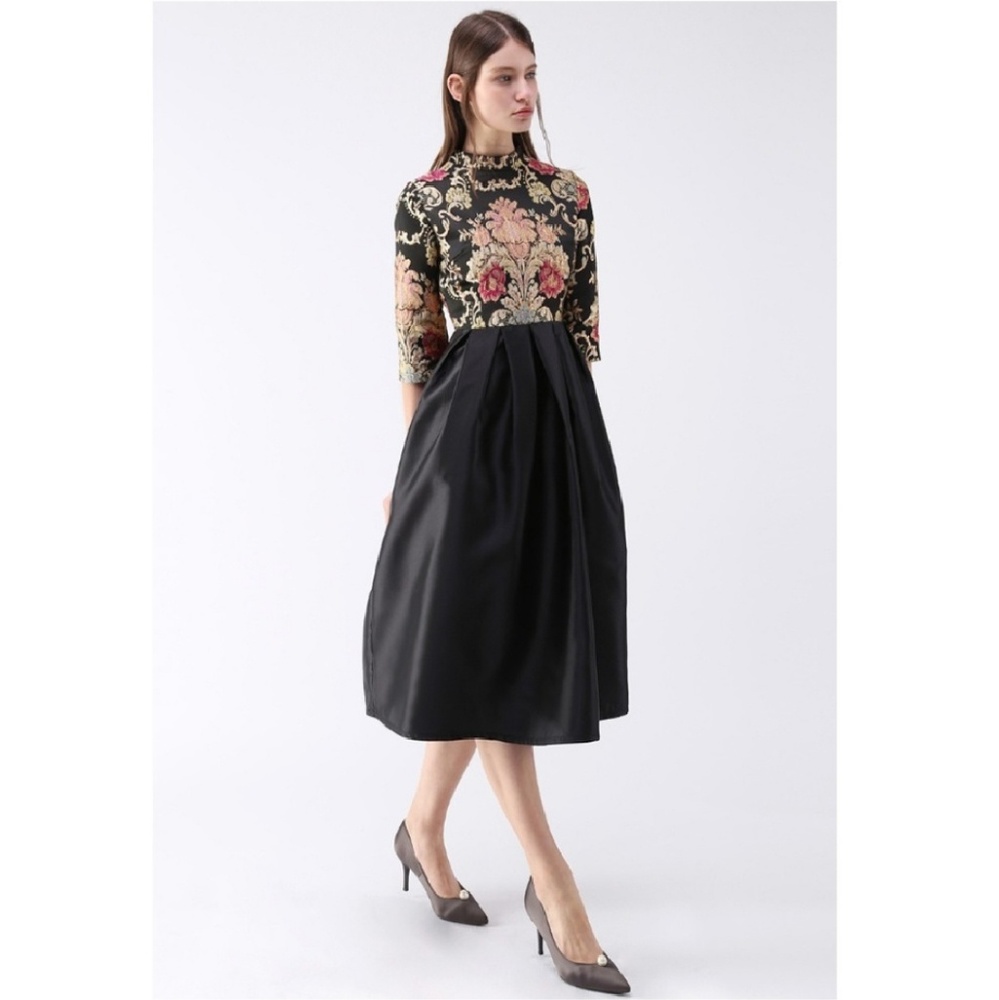 Formal dress with 3/4 sleeves for all occasions!